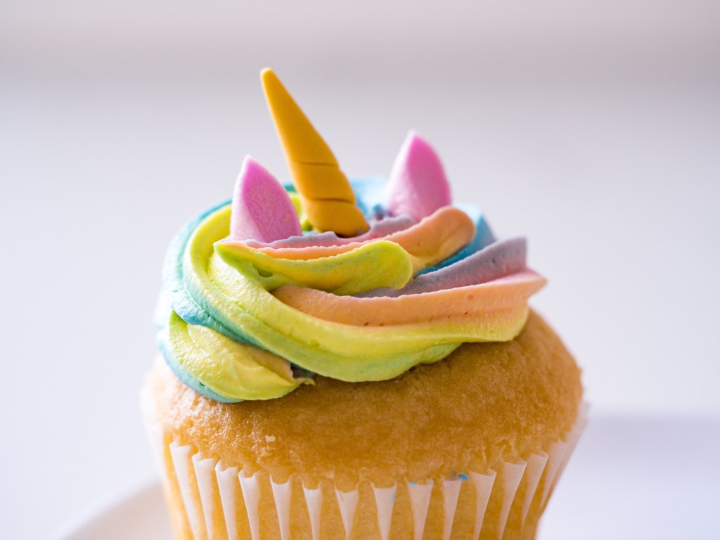 Five Minutes with Unicorn Cupcakes – RegularRandom