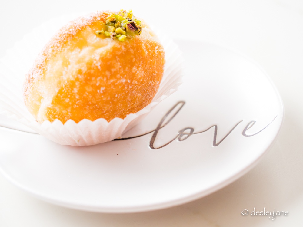 Five Minutes (that’s all!) with a Pistachio Doughnut – RegularRandom